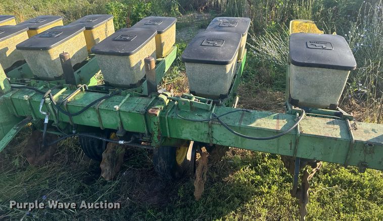 image for item EN4612 John Deere 7000 planter