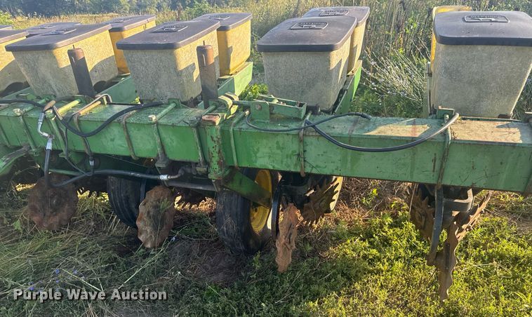 image for item EN4612 John Deere 7000 planter