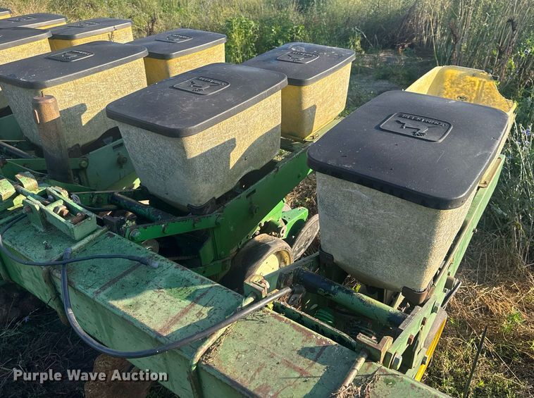 image for item EN4612 John Deere 7000 planter