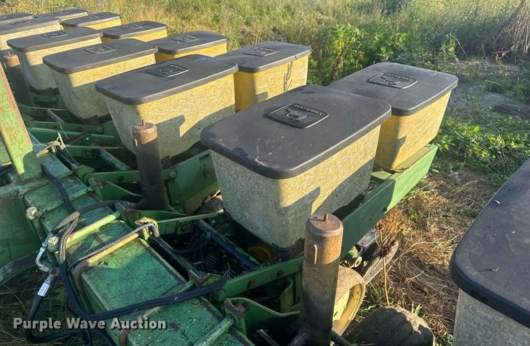 image for item EN4612 John Deere 7000 planter