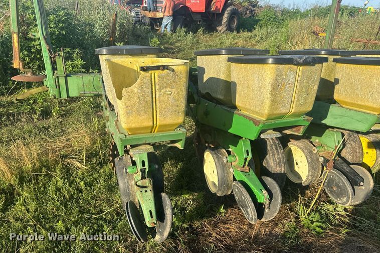 image for item EN4612 John Deere 7000 planter