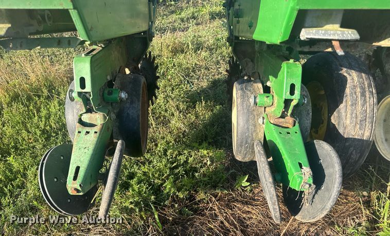 image for item EN4612 John Deere 7000 planter