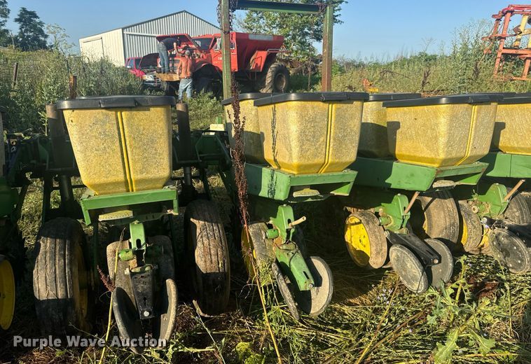 image for item EN4612 John Deere 7000 planter