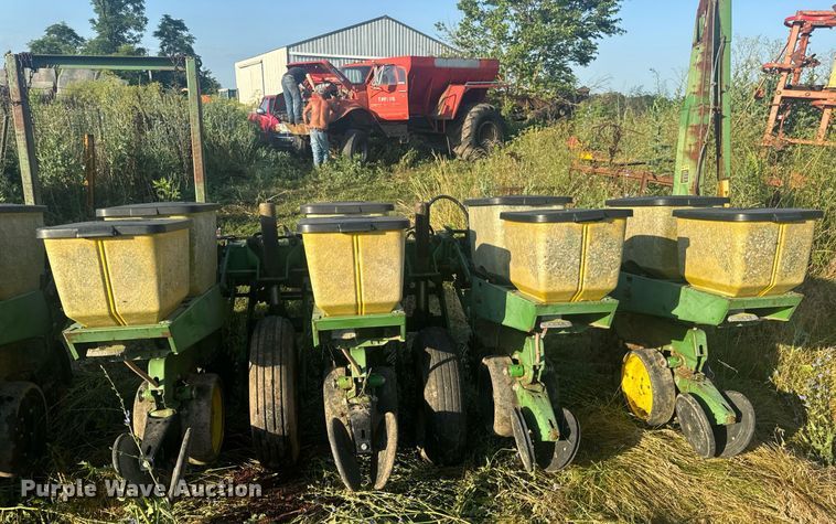 image for item EN4612 John Deere 7000 planter