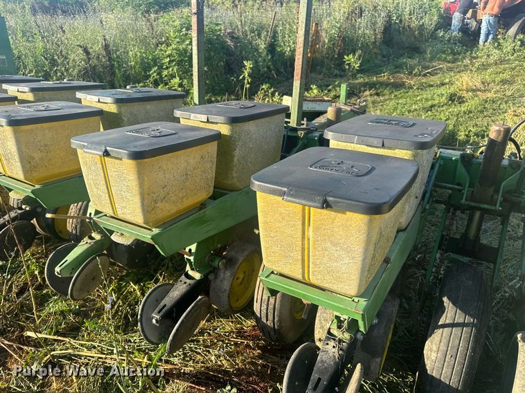 image for item EN4612 John Deere 7000 planter