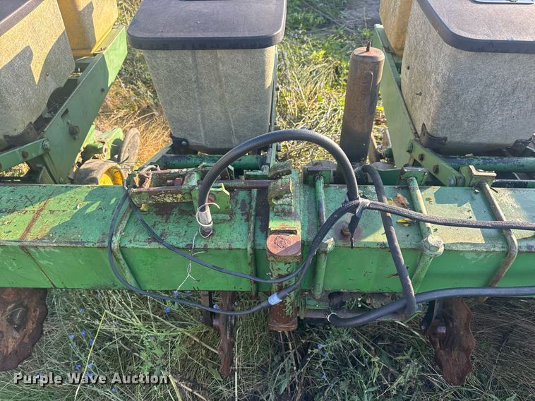 image for item EN4612 John Deere 7000 planter