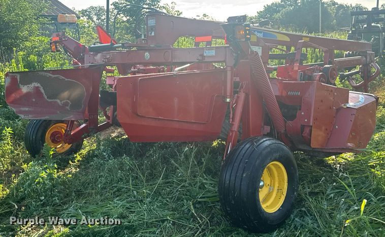 image for item EN4613 New Holland H7450/550 SWT swather / windrower