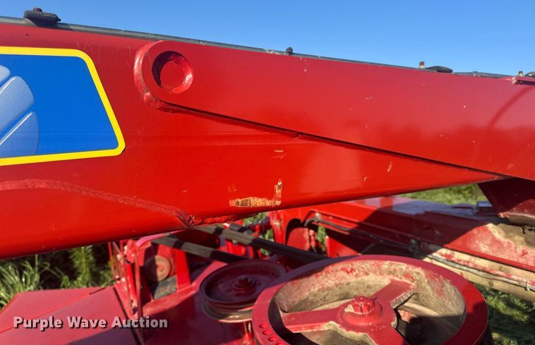 image for item EN4613 New Holland H7450/550 SWT swather / windrower