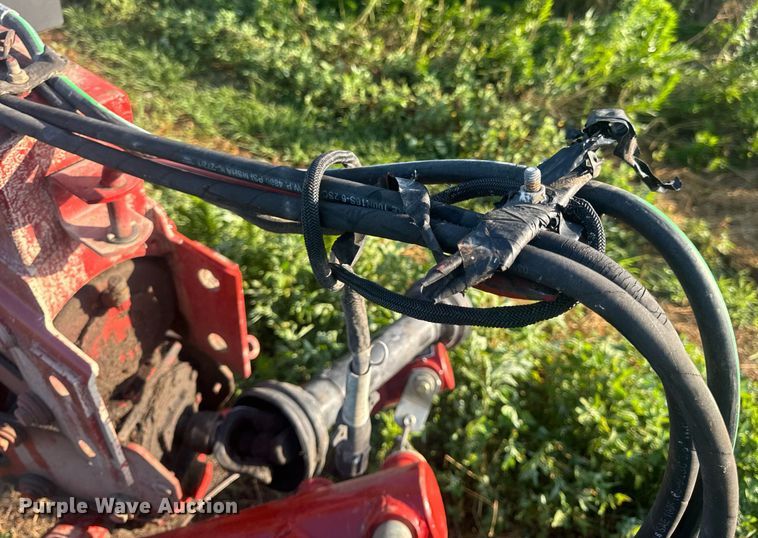 image for item EN4613 New Holland H7450/550 SWT swather / windrower