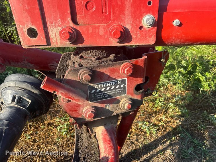 image for item EN4613 New Holland H7450/550 SWT swather / windrower