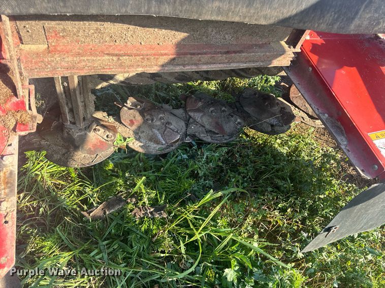 image for item EN4613 New Holland H7450/550 SWT swather / windrower