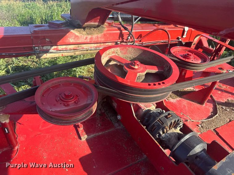 image for item EN4613 New Holland H7450/550 SWT swather / windrower