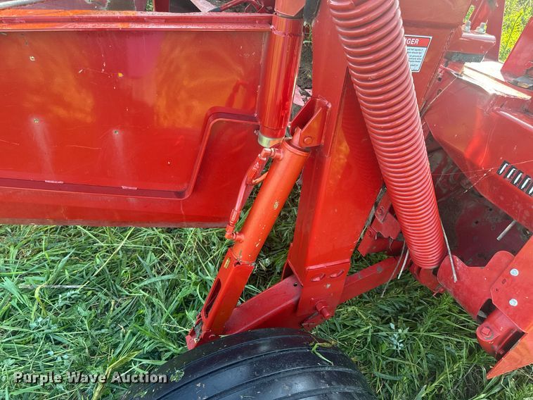 image for item EN4613 New Holland H7450/550 SWT swather / windrower