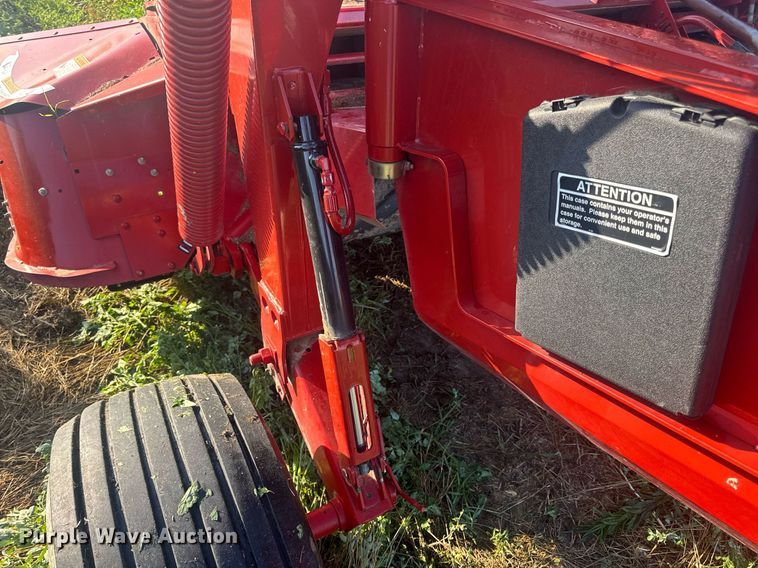 image for item EN4613 New Holland H7450/550 SWT swather / windrower