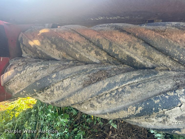 image for item EN4613 New Holland H7450/550 SWT swather / windrower