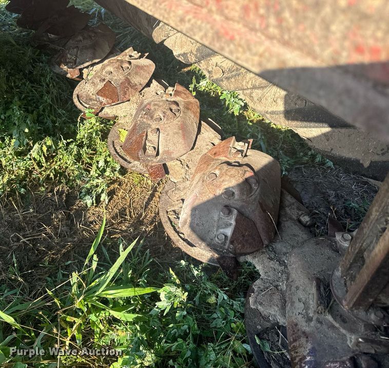 image for item EN4613 New Holland H7450/550 SWT swather / windrower