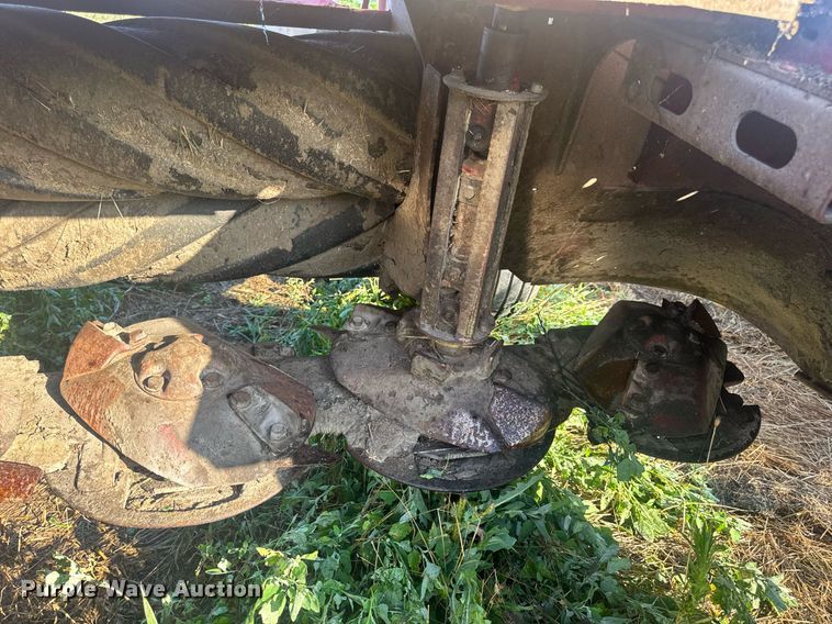 image for item EN4613 New Holland H7450/550 SWT swather / windrower