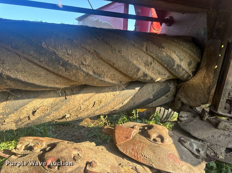 image for item EN4613 New Holland H7450/550 SWT swather / windrower