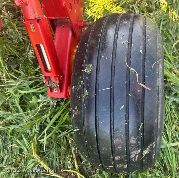 image for item EN4613 New Holland H7450/550 SWT swather / windrower