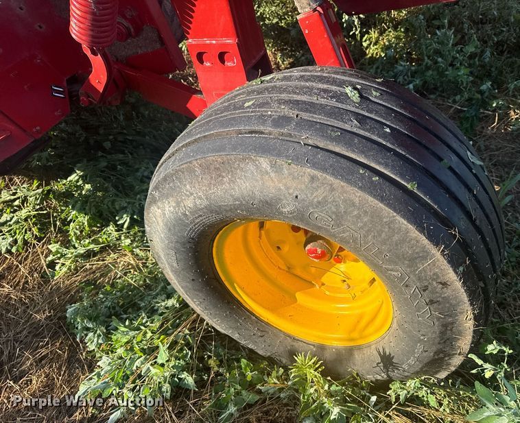 image for item EN4613 New Holland H7450/550 SWT swather / windrower