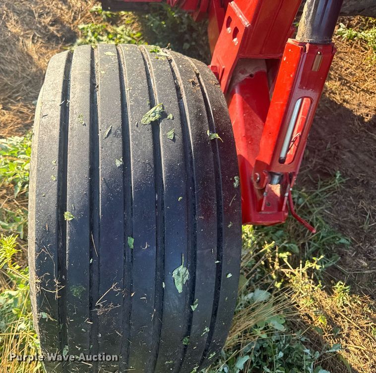 image for item EN4613 New Holland H7450/550 SWT swather / windrower