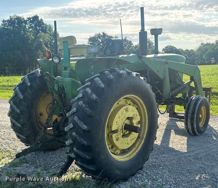 image for item EN4614 1967 John Deere 4020 tractor