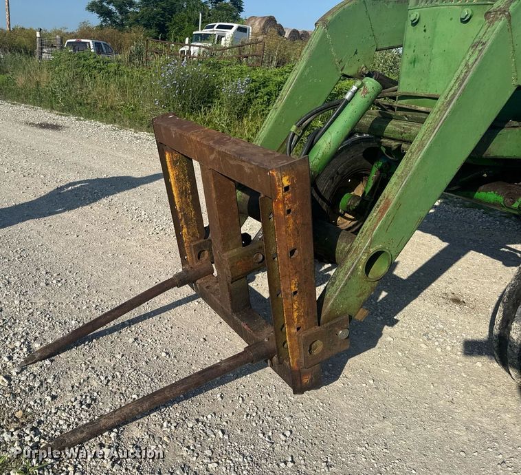 image for item EN4614 1967 John Deere 4020 tractor