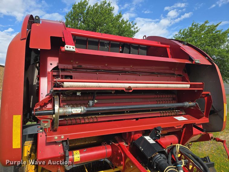 image for item EN8192 2018 New Holland 560RB round baler