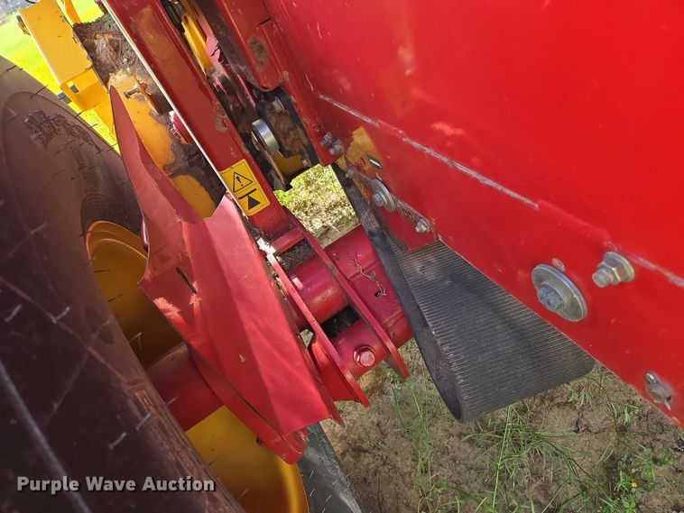 image for item EN8192 2018 New Holland 560RB round baler