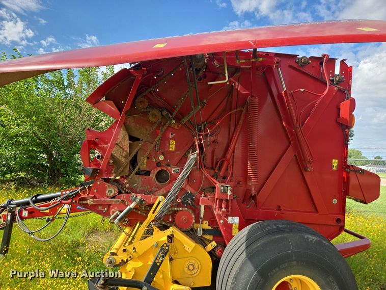 image for item EN8192 2018 New Holland 560RB round baler