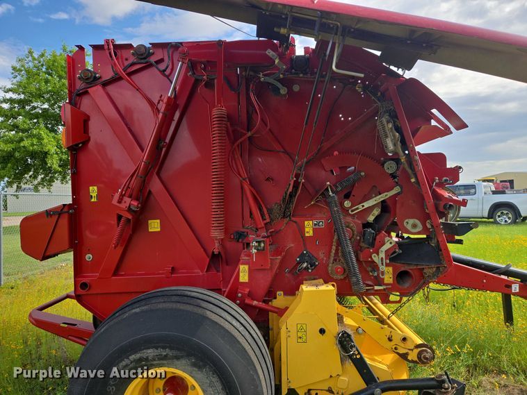 image for item EN8192 2018 New Holland 560RB round baler