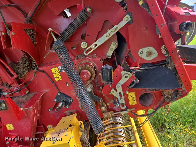 image for item EN8192 2018 New Holland 560RB round baler