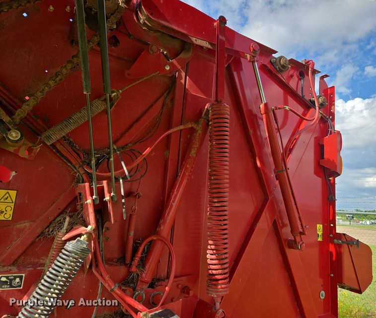 image for item EN8192 2018 New Holland 560RB round baler