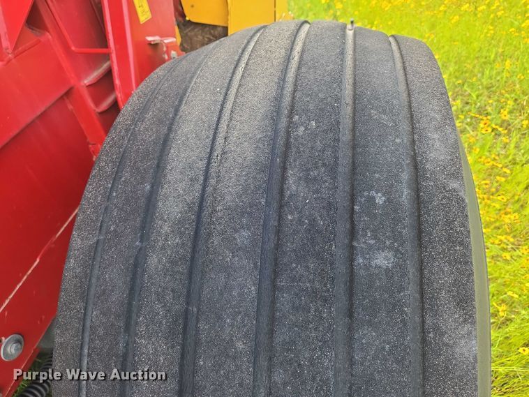 image for item EN8192 2018 New Holland 560RB round baler