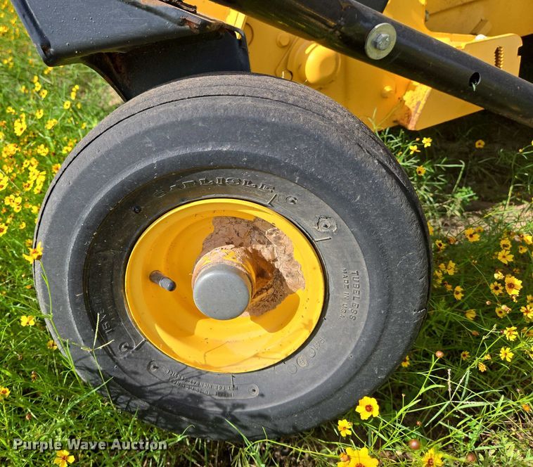 image for item EN8192 2018 New Holland 560RB round baler