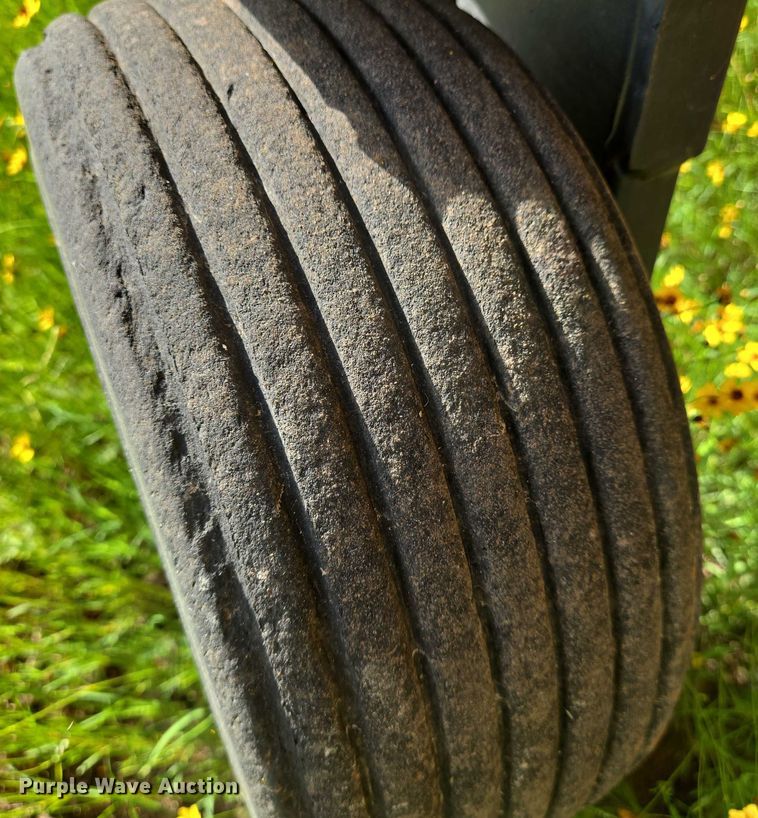 image for item EN8192 2018 New Holland 560RB round baler