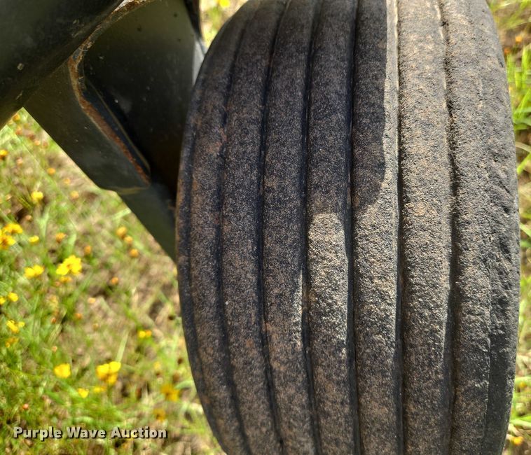 image for item EN8192 2018 New Holland 560RB round baler