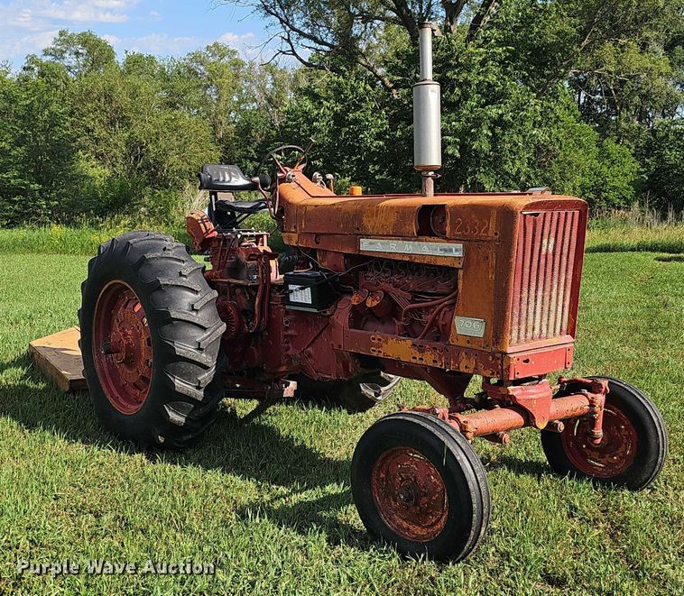 image for item EO1079 1963 International Harvester Farmall 706 tractor
