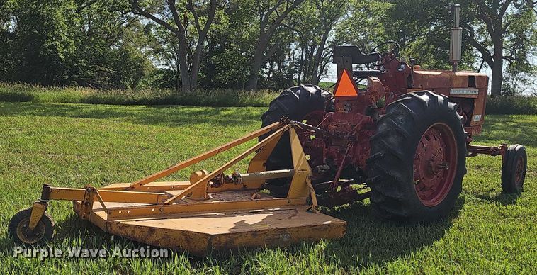 image for item EO1079 1963 International Harvester Farmall 706 tractor