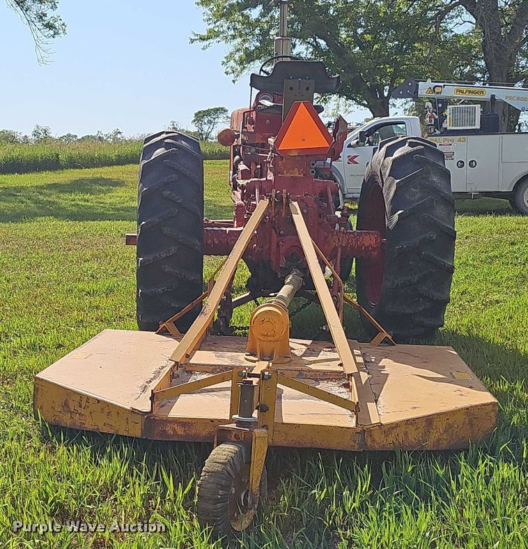 image for item EO1079 1963 International Harvester Farmall 706 tractor