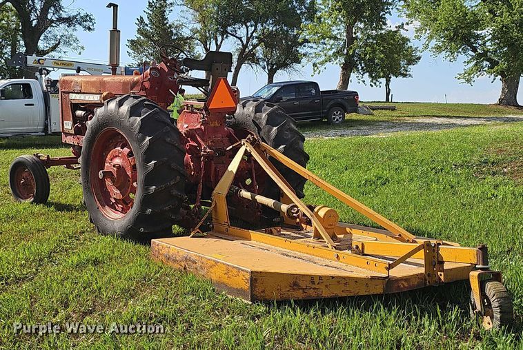 image for item EO1079 1963 International Harvester Farmall 706 tractor