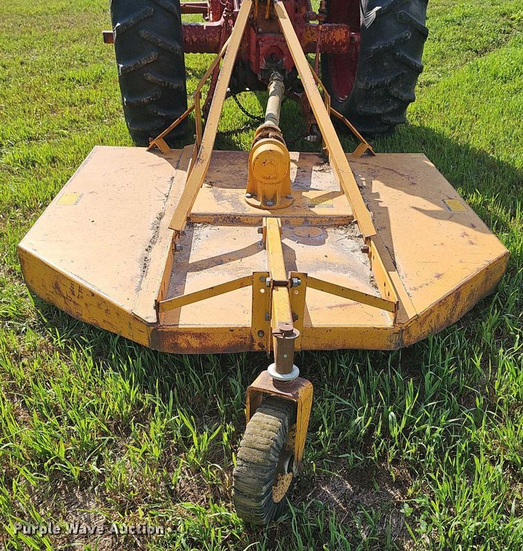 image for item EO1079 1963 International Harvester Farmall 706 tractor