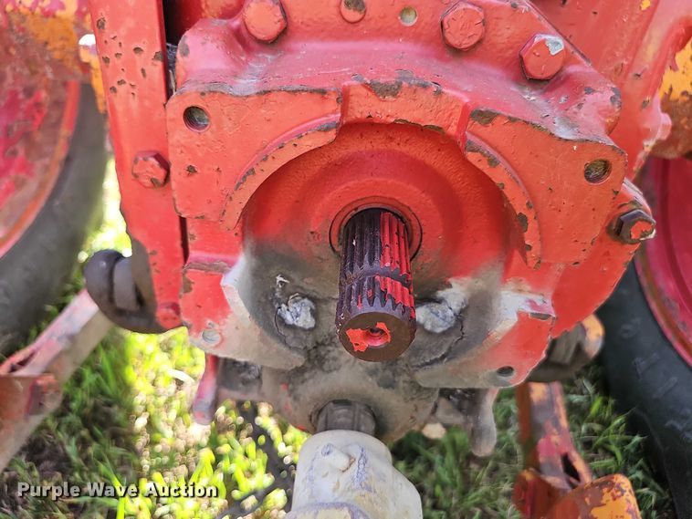 image for item EO1079 1963 International Harvester Farmall 706 tractor