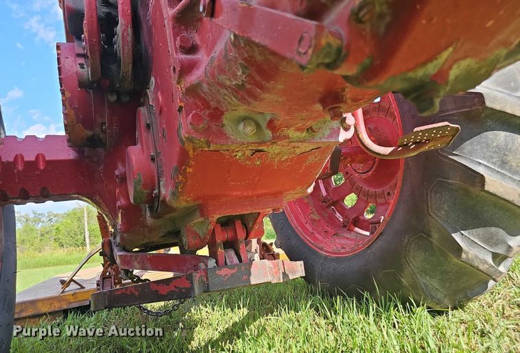 image for item EO1079 1963 International Harvester Farmall 706 tractor