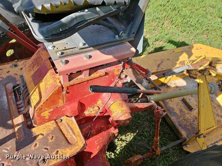 image for item EO1079 1963 International Harvester Farmall 706 tractor