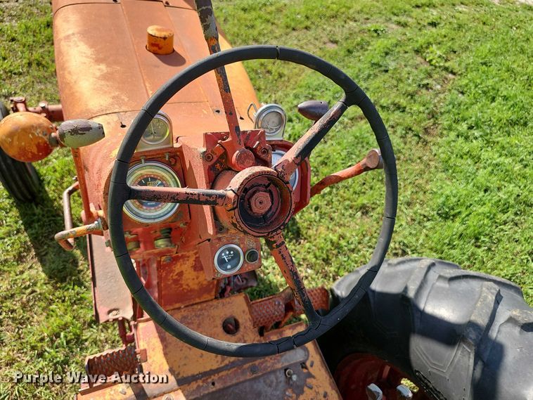 image for item EO1079 1963 International Harvester Farmall 706 tractor