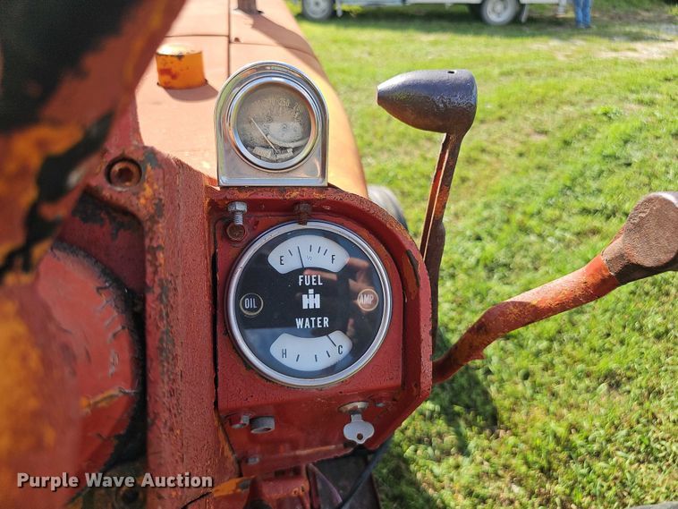 image for item EO1079 1963 International Harvester Farmall 706 tractor