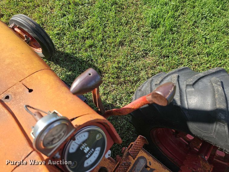 image for item EO1079 1963 International Harvester Farmall 706 tractor