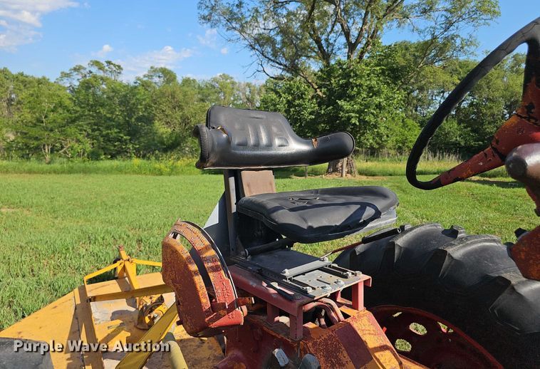 image for item EO1079 1963 International Harvester Farmall 706 tractor