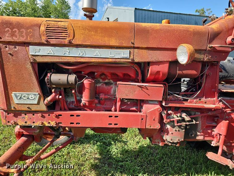 image for item EO1079 1963 International Harvester Farmall 706 tractor